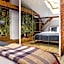 Art & Garden Residence