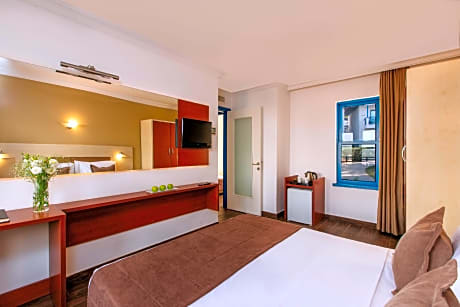 Bungalow Two Bedroom Garden View