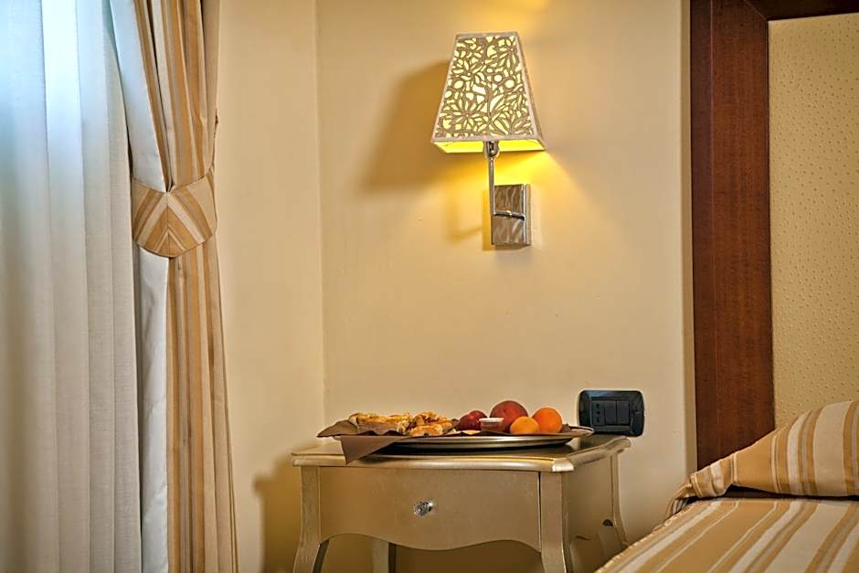 Hotel For You