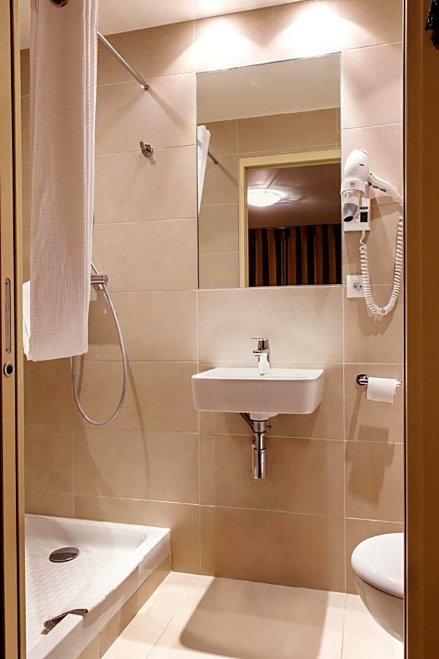 Hotel Astrid Caen centre