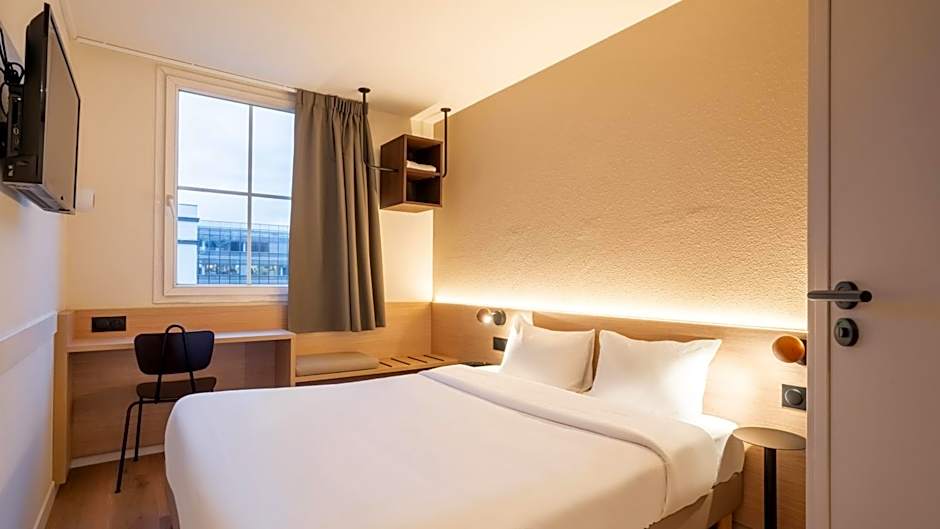 Premiere Classe Paris Ouest - Pont de Suresnes Hotel