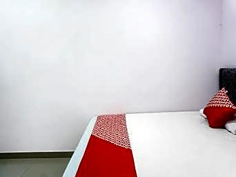 RedDoorz @ Homestay Madu Makassar