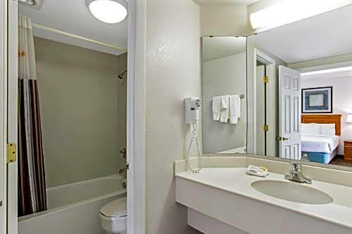 La Quinta Inn & Suites by Wyndham Denver Northglenn