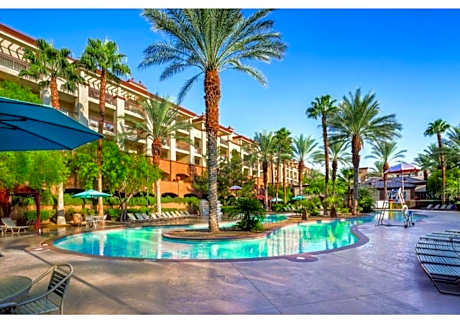 Exclusive 2BR Condo Retreat, Featuring a Lazy River - Special Offer Now!