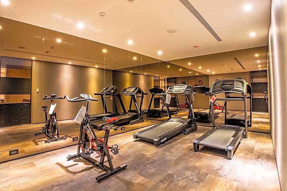 CHECK inn SELECT Chiayi RenAi