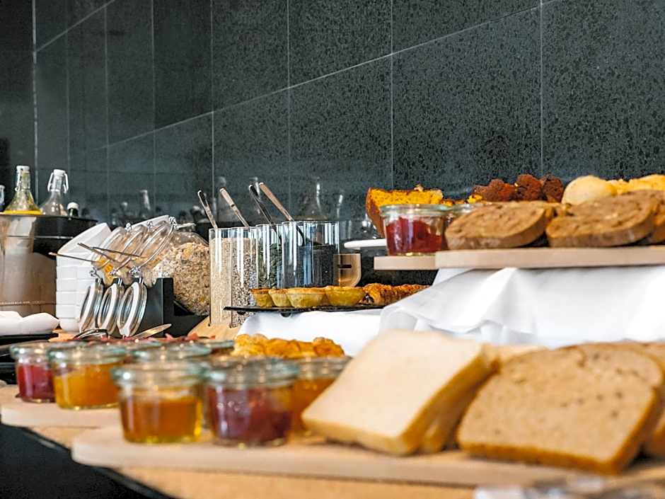 Topazio Vibe Beach Hotel & Apartments