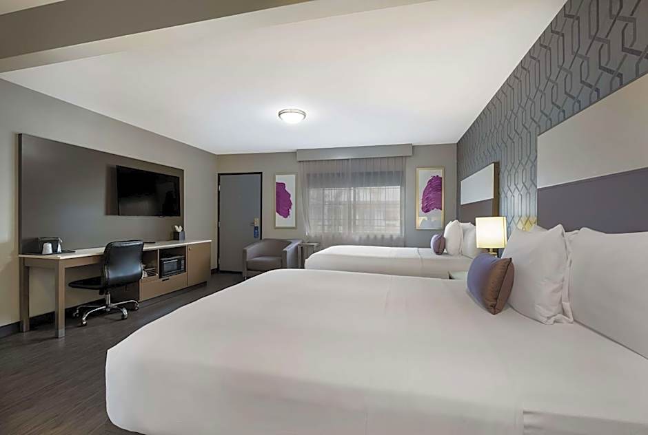 Sunset West Hotel SureStay Collection By Best Western