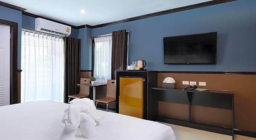 The Breton Hotel (Media)