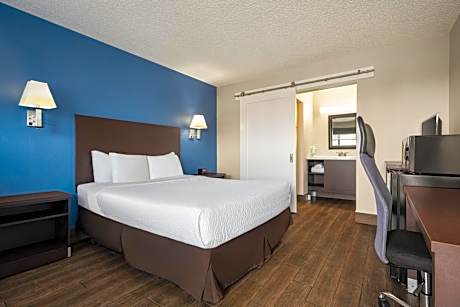 Deluxe Queen Room Smoke-Free