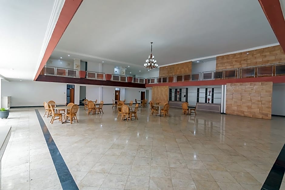 RedDoorz near Sukabumi Station 2