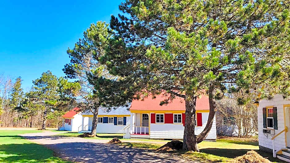 Green Gables Bungalow Court