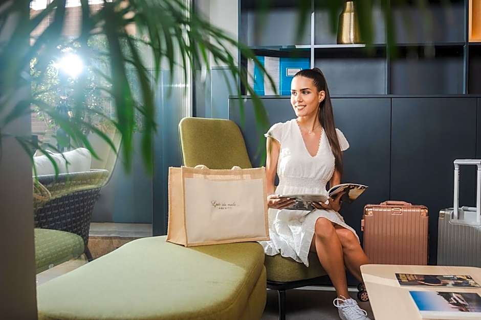 Boutique Hotel Shell