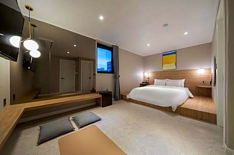 Deluxe Double Room with Mirror