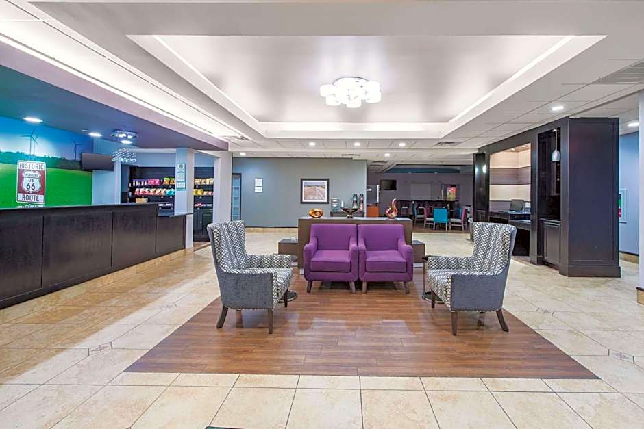 La Quinta Inn & Suites by Wyndham Tulsa Airport
