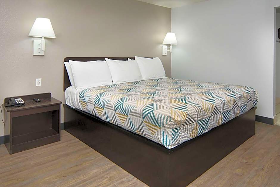 Motel 6-Lancaster, TX - DeSoto - Lancaster