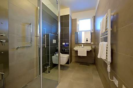 Queen Studio - Disability Access