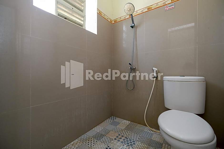 Grand Kencana Guesthouse Syariah near Wisata Bahari Lamongan Mitra RedDoorz