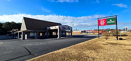 Hometowne Studios by Red Roof LaGrange