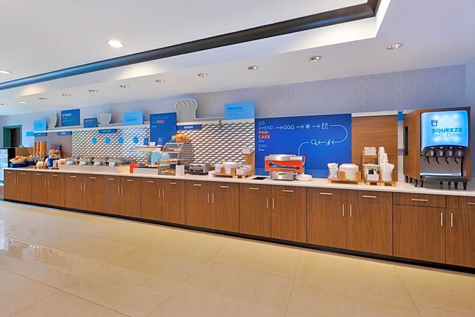 Holiday Inn Express Hotel & Suites Warminster-Horsham By IHG