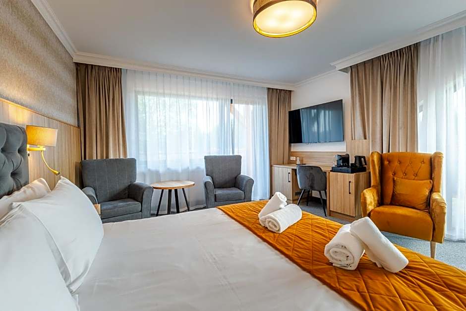 Mazurkowa - z widokiem na Karkonosze i Śnieżkę, darmowy parking, obok restauracja Mazurkowa Chata