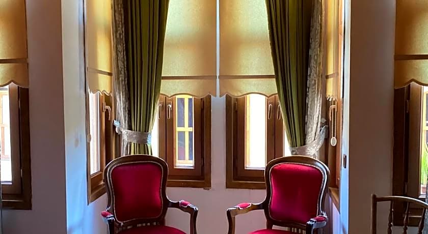Tom Square Boutique Hotel
