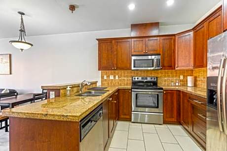 Private apartment with 2 bedrooms, 2 bathrooms, living area, laundry included