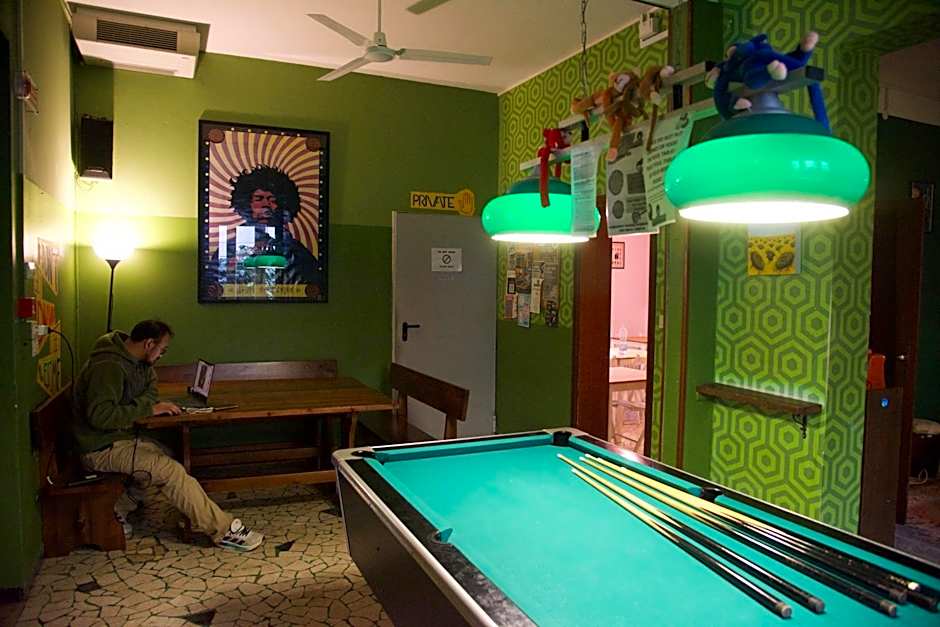 Sunflower City Student Hostel & Bar