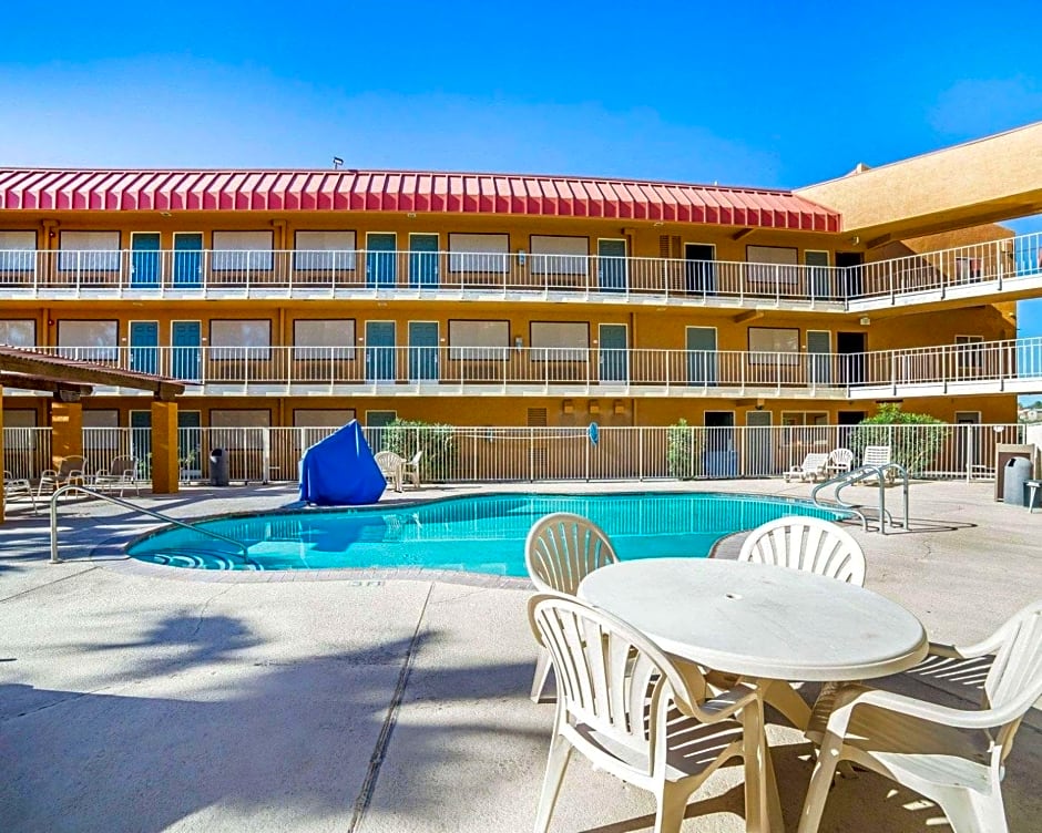 Rodeway Inn & Suites