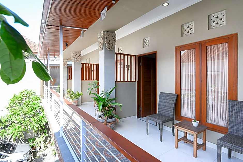 RedDoorz near Mertasari Beach 2
