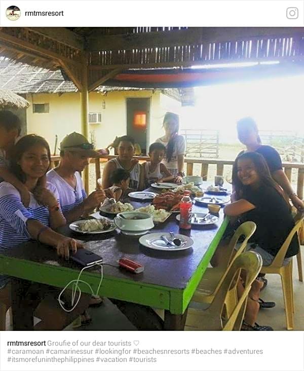 RMTM's Beachfront Accommodation - Caramoan