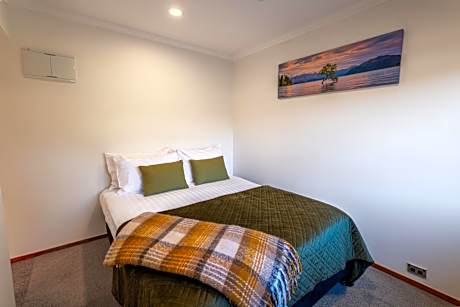 Apartment with Lake View