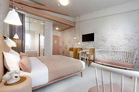 Junior Suite (2 Adults)