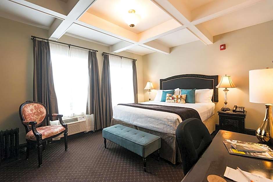 Photo 1 of 3 of Deluxe 1 King Bed