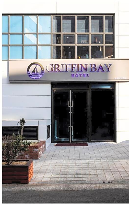 GRIFFIN BAY HOTEL