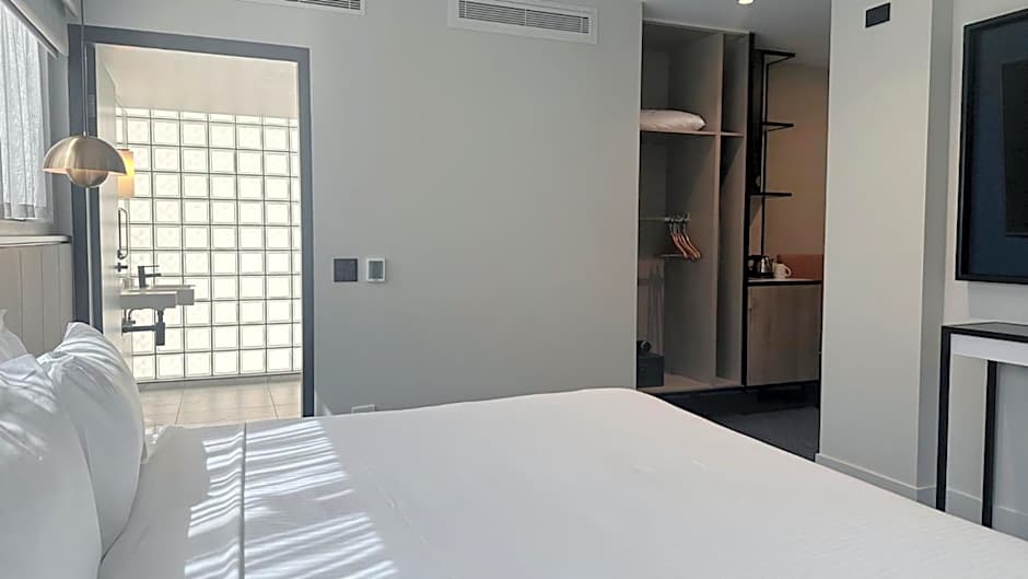 Brady Hotels Jones Lane