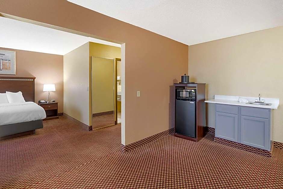 Quality Inn & Suites Bloomington University Area