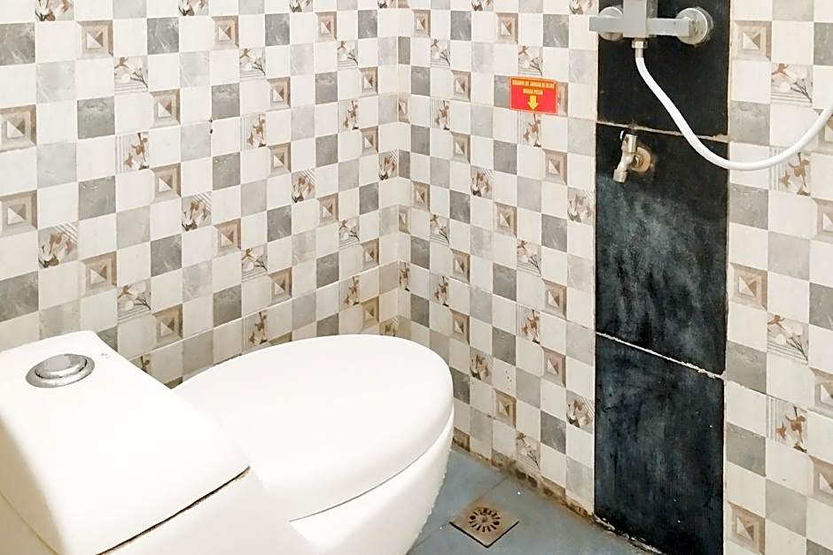 RedDoorz Syariah @ Shakira Alesha Enggal