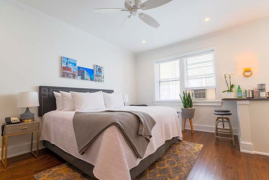 The Plaza Hotel - Milwaukee