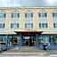 Townhouse Oak Vera Hotel Near Clark International Airport