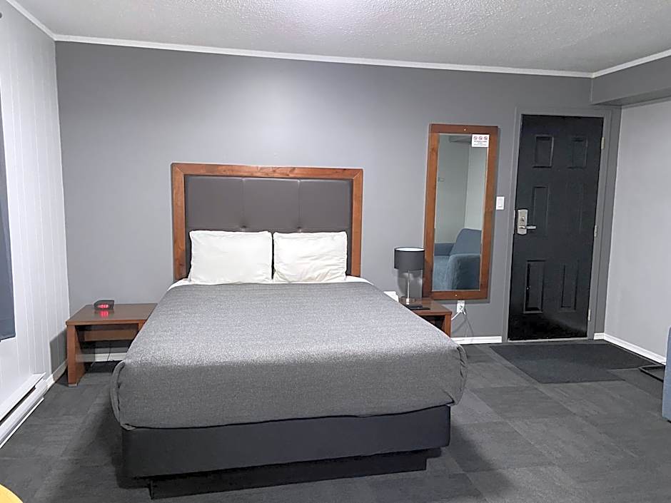 Monashee Lodge