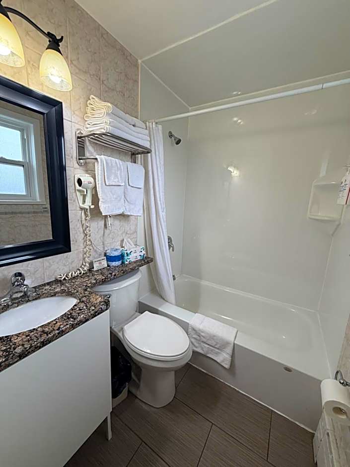 Perth Plaza Inn & Suites