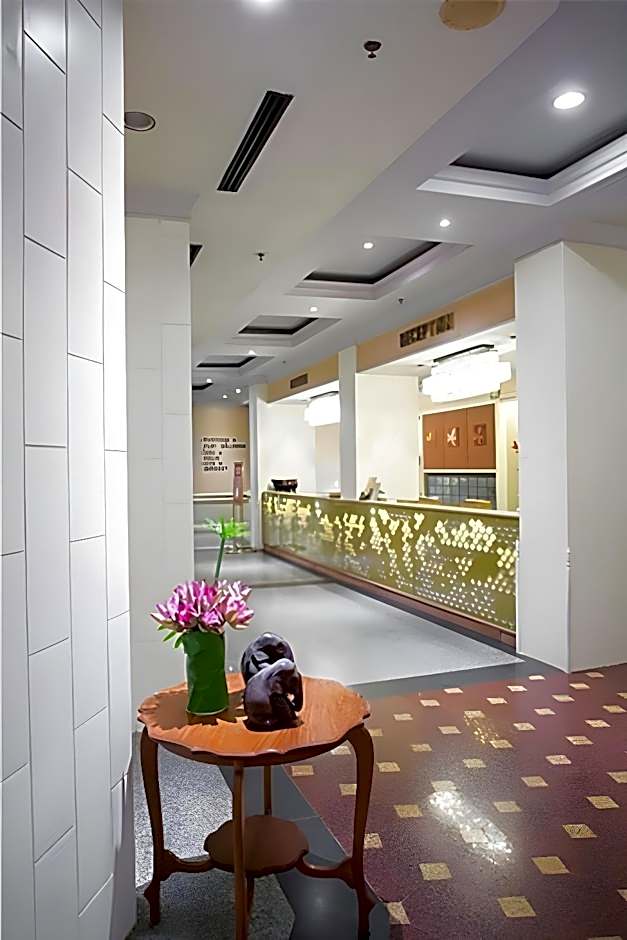 PLOY PALACE MUKDAHAN