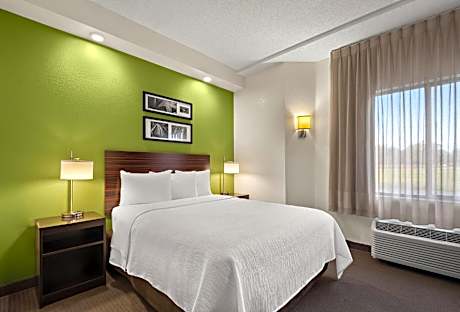 Business Room with Queen Bed Disability Access Roll-In Shower Non-Smoking