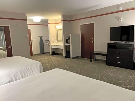 King Room with Two King Beds and Bath Tub - Mobility Accessible