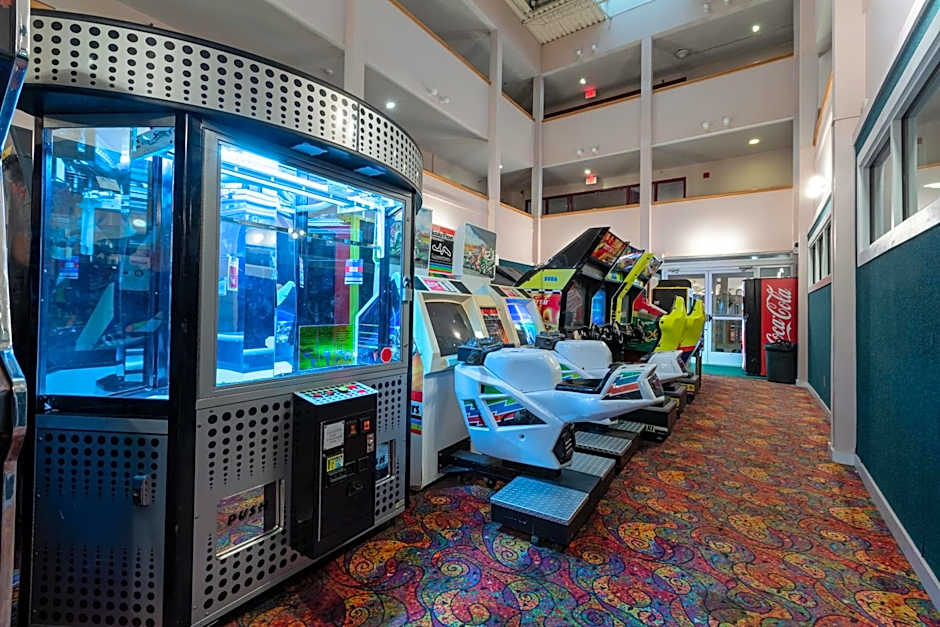 Stroll to Slopes, Village Area, Ski in-out MtLodge 343