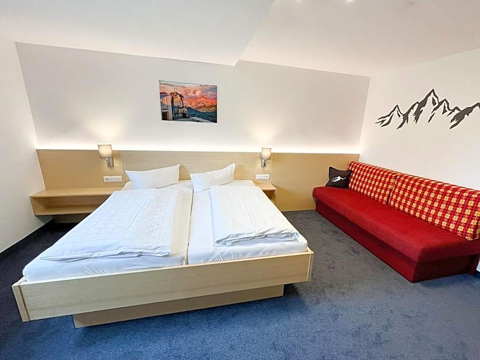 Photo 1 of 7 of Double Room 14