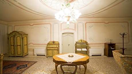 Suite with Garden View