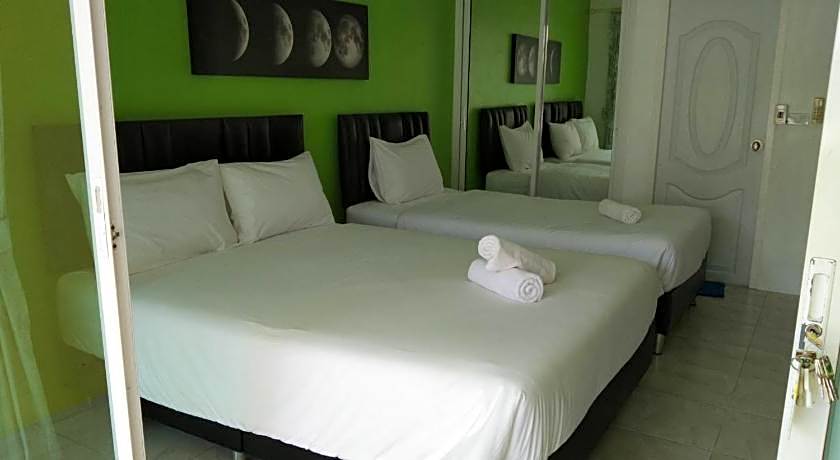 Thipburee Riverside Hotel