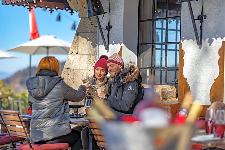 Le Coucou Hotel Restaurant & Lounge-Bar