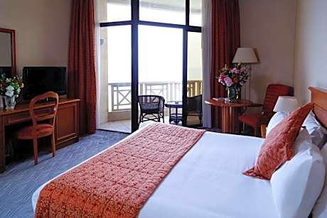 Double or Twin Room with Sea View